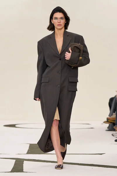 Look 3